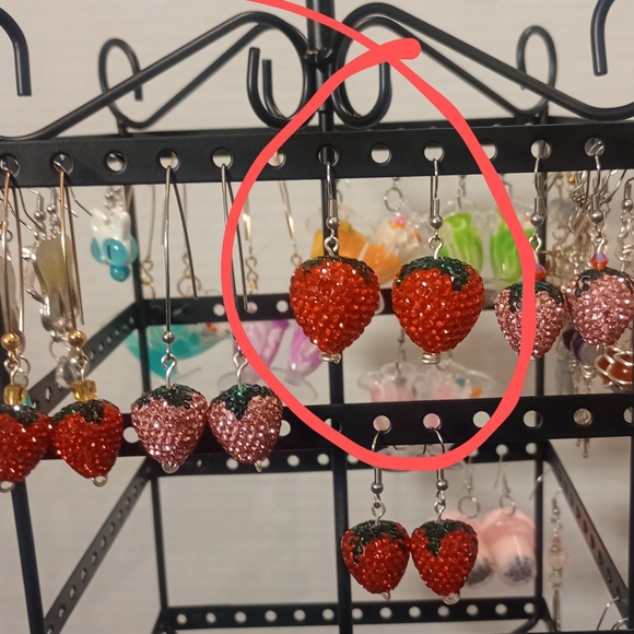 Free Shipping! Rhinestone strawberry earrings. Hand Crafted - Picture 3 of 9
